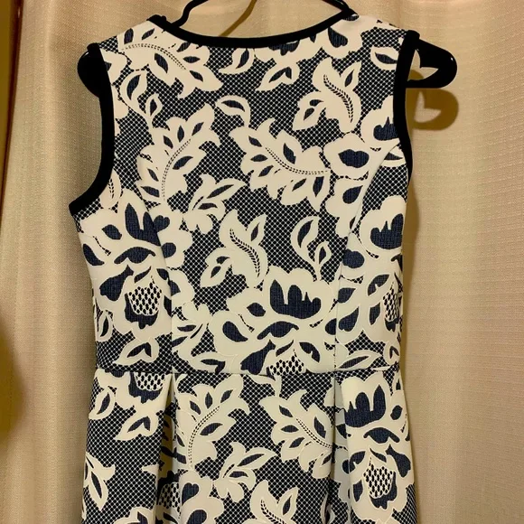 Blue white dress 💙🤍 - Picture 4 of 5